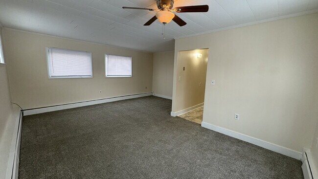Building Photo - 3 Bedroom, 1 Bath Apartment with Southern Exposure.