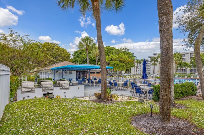 Building Photo - 2681 S Course Dr