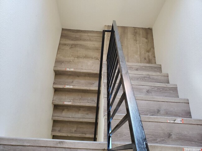 Building Photo - MULTI-FAMILY HOUSE