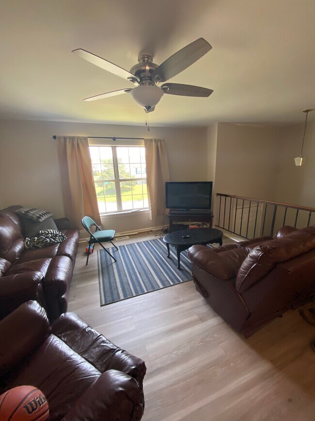 Building Photo - 2141 Bromby St