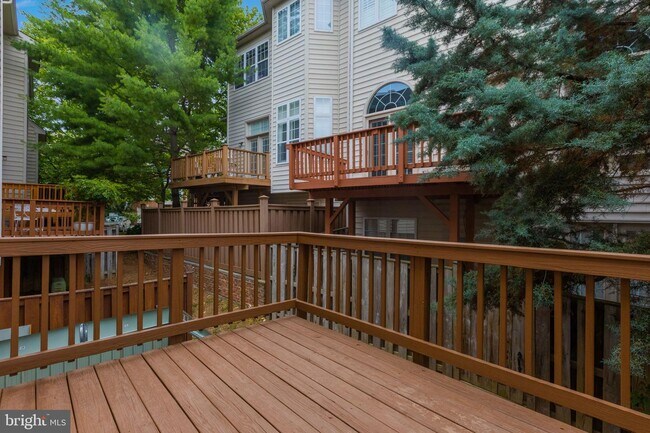 Building Photo - 434 Clayton Ln