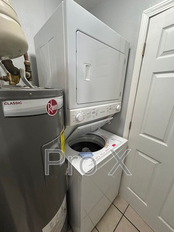 Building Photo - 1414 S Powell St