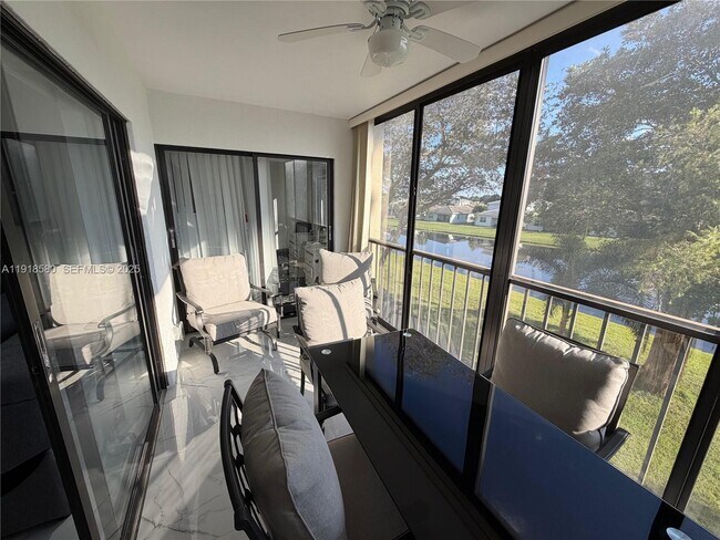 Building Photo - 7290 Kinghurst Dr