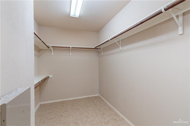 Building Photo - 18 Fairmont Ave