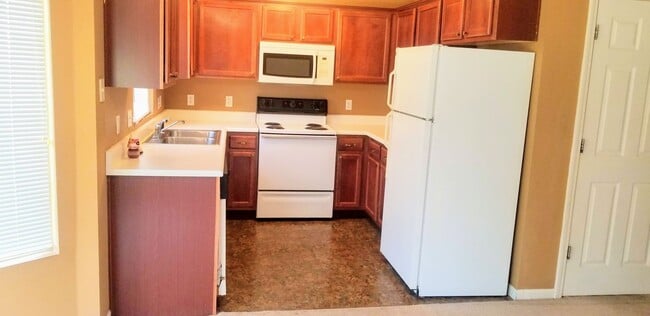 Building Photo - 108 Hickory Ridge Dr