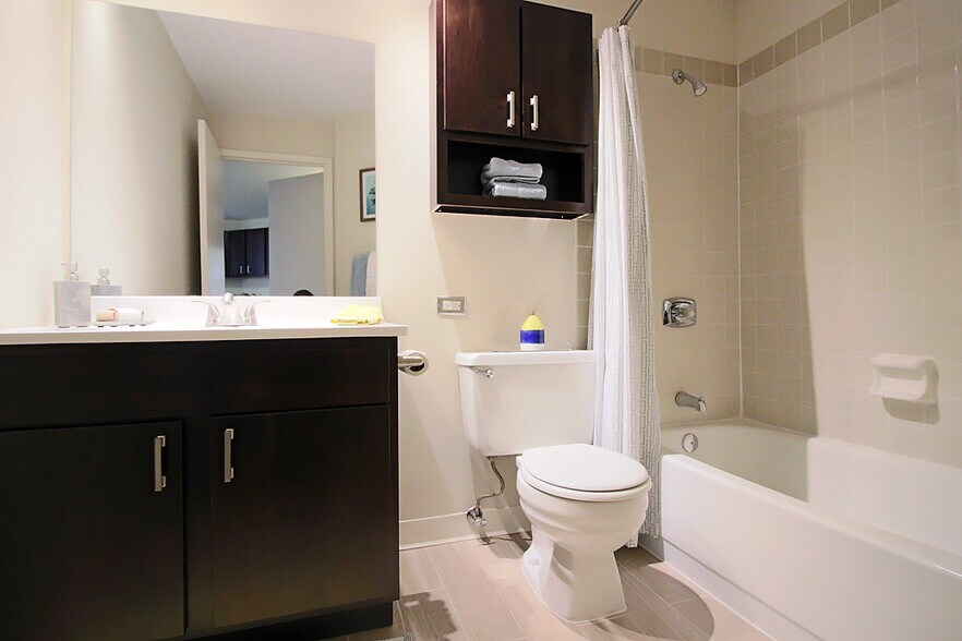 Building Photo - 11 W Chestnut St