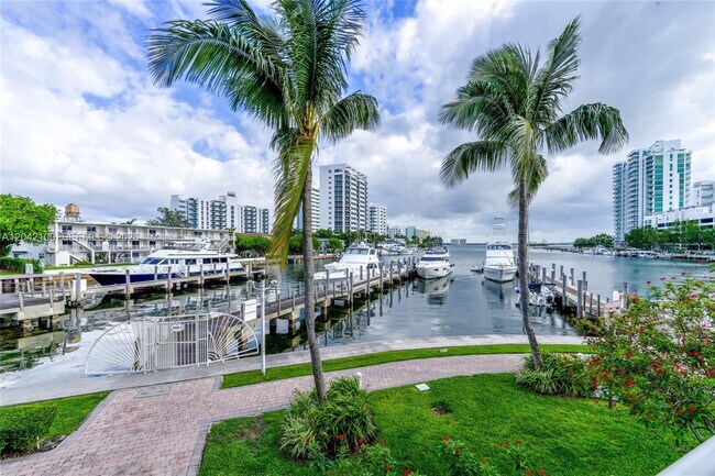 Building Photo - 7914 Harbor Island Dr
