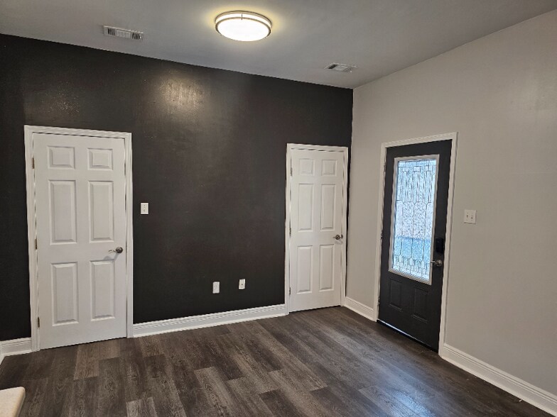 Building Photo - 1511 N Dupre St