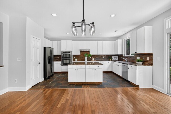 Building Photo - 4007 Jockey Club Circle