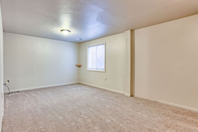Building Photo - 4 Bedroom home in Fort Collins
