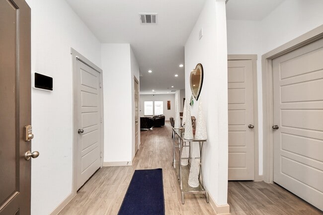 Building Photo - 311 John House Ln