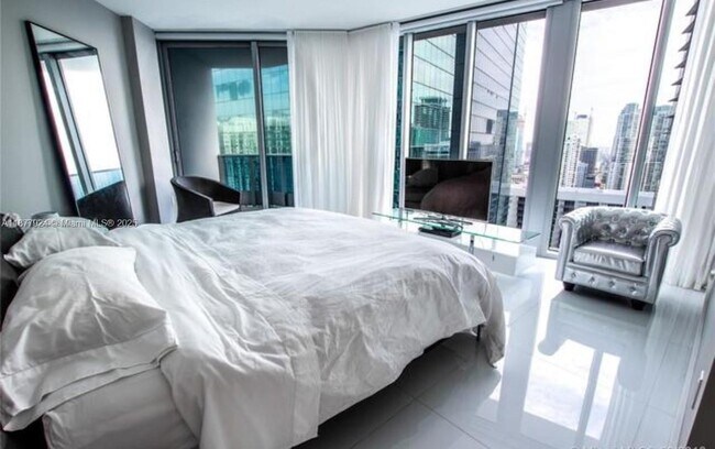 Building Photo - 200 Biscayne Blvd Way