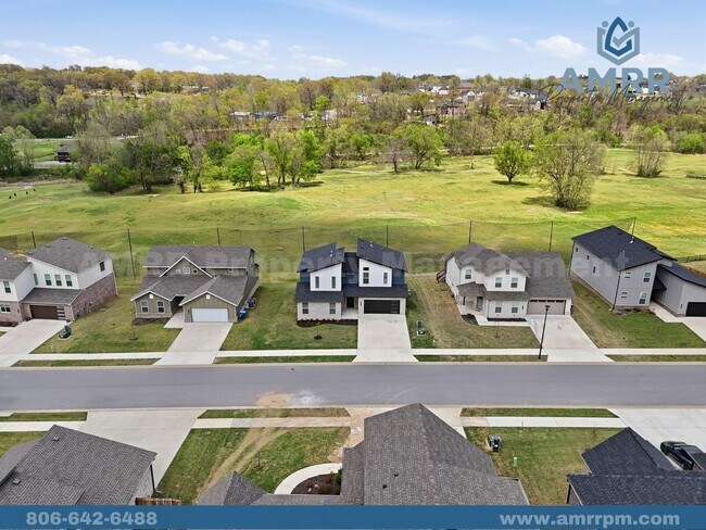 Building Photo - 1124 Bunker Dr