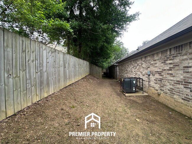 Building Photo - Charming 3BR/2BA Bartlett Area Home | High Ceilings, Stainless Steel & 2-Car Garage