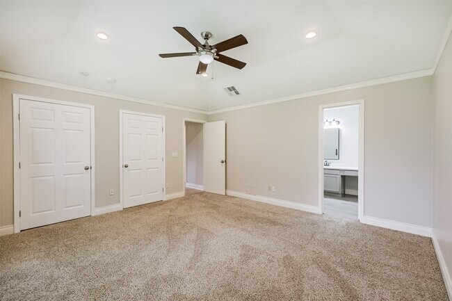 Building Photo - 2315 Cunningham Dr