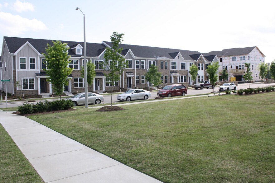 Building Photo - 7803 Flatrock Park Dr