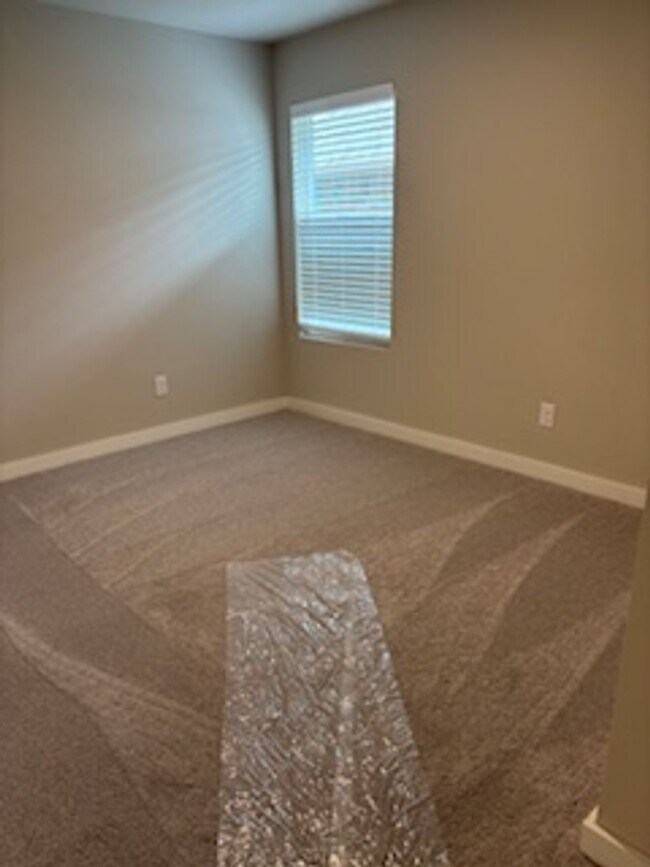 Building Photo - 2320 SE 92nd Terrace