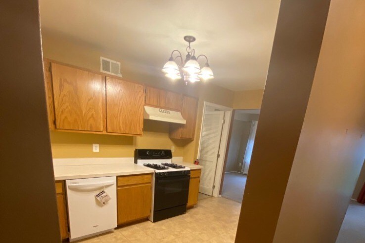 Building Photo - 505 Plymouth Rd