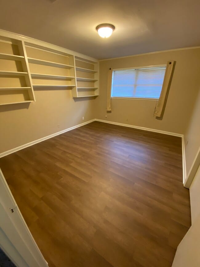 Building Photo - 455 Sandefur Dr