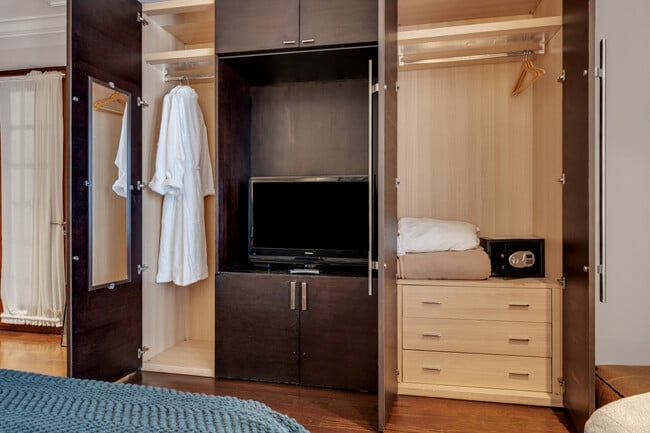 Building Photo - 70 E Walton St