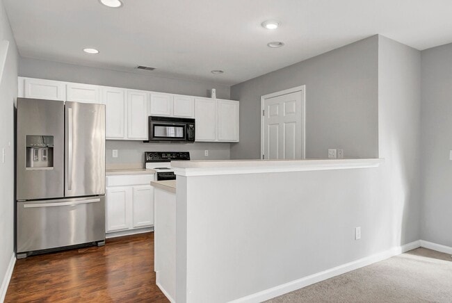 Building Photo - Premier Living With Dual Primary Suites & Community Comforts