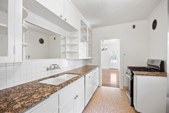 Building Photo - 610 Rathervue Pl