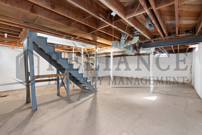 Building Photo - 2042 S Pinecrest St