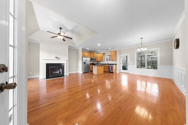 Building Photo - ~ COMPASS POINTE ~