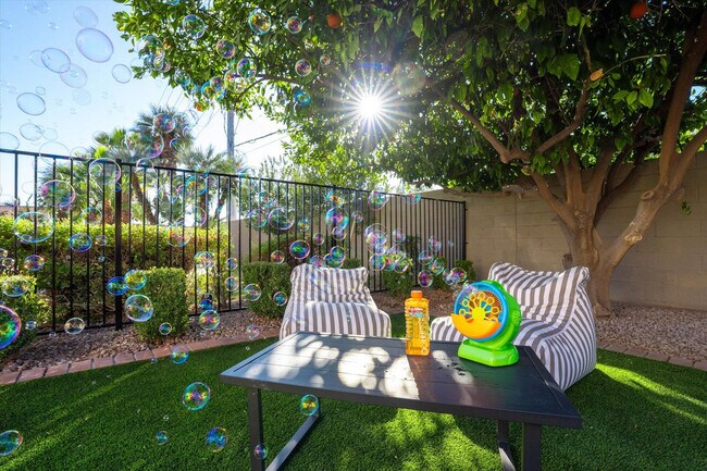 Building Photo - 5604 E Beverly Ln