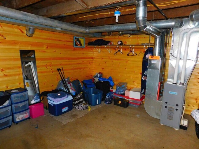 Building Photo - 635 N 2nd St