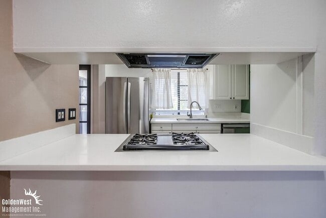 Building Photo - Updated 2Bdm 2Ba Condo in Windsor Chalet C...