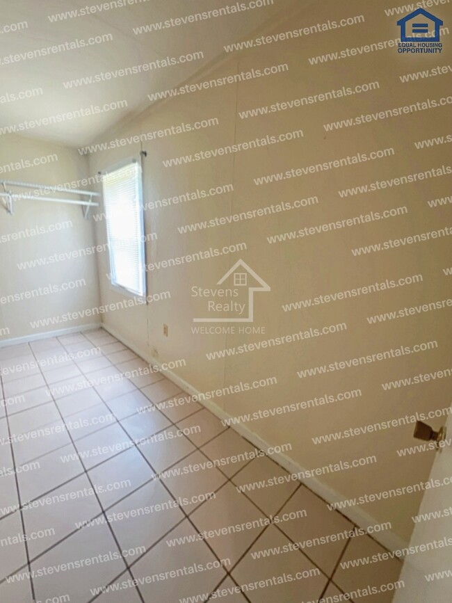 Building Photo - 620 Allie Ln