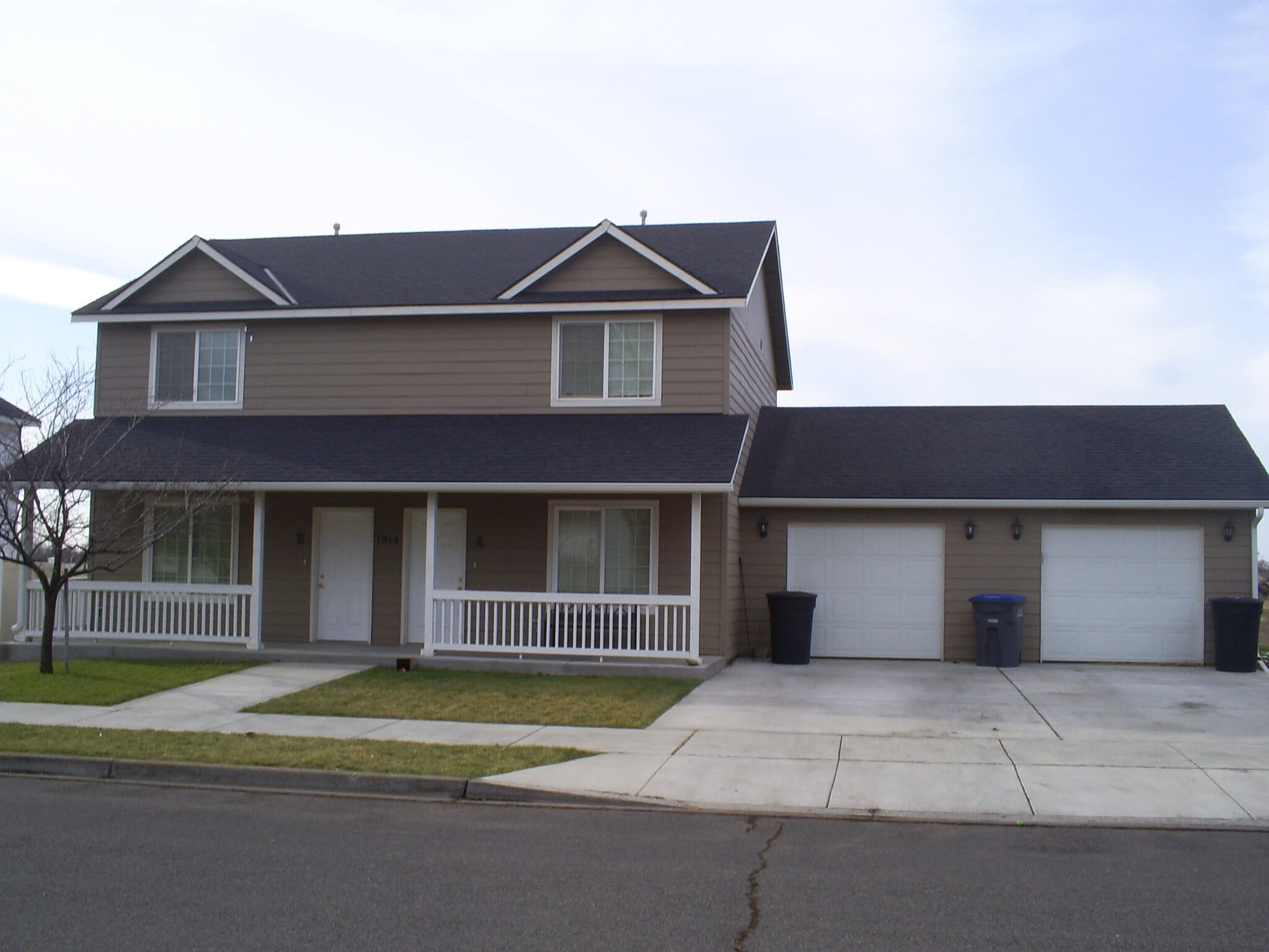 Building Photo - 1457 artesia st
