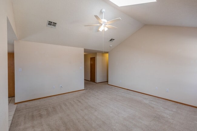 Building Photo - 3 Bedroom 2 Bath Home