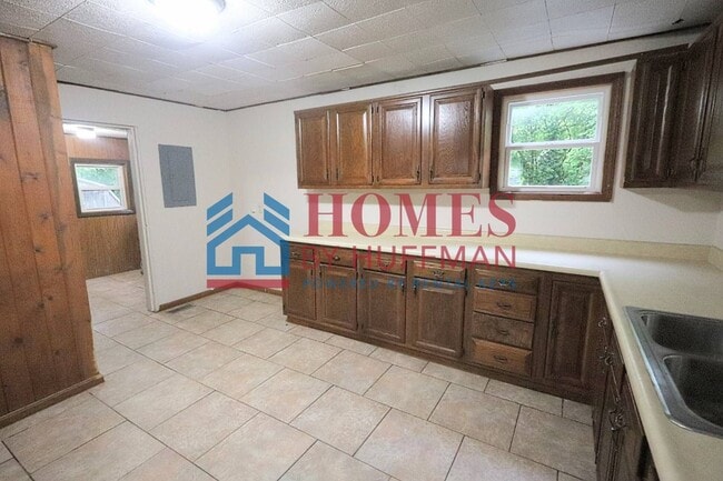 Building Photo - Two Bedroom House