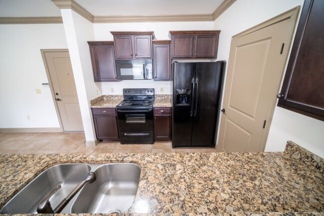 Interior Photo - Woodbury Row