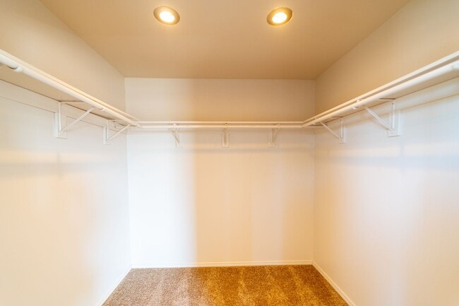 Building Photo - Spacious 3 Bedroom / 2.5 Bathroom Single Family Home Available in Tacoma!