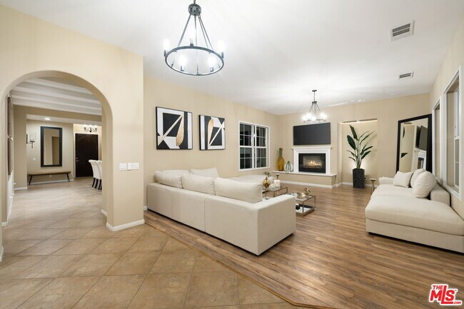 Building Photo - 61 Via Santo Tomas Dr