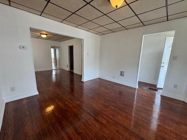 Building Photo - 98 W 47th St