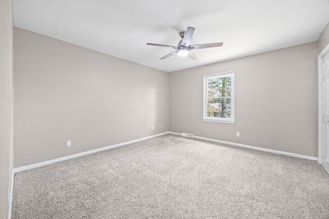 Building Photo - Beautifully updated 2-bed, 1.5 bath Condo in Winn Barr of Rock Hill!