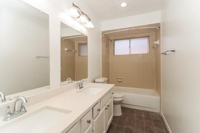 Building Photo - 1207 Chesterwood Dr
