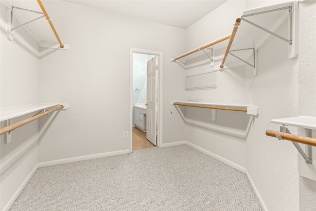 Building Photo - 7906 Glenn Cliff Dr