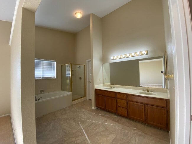 Building Photo - Single Story Beautiful Bay View Home