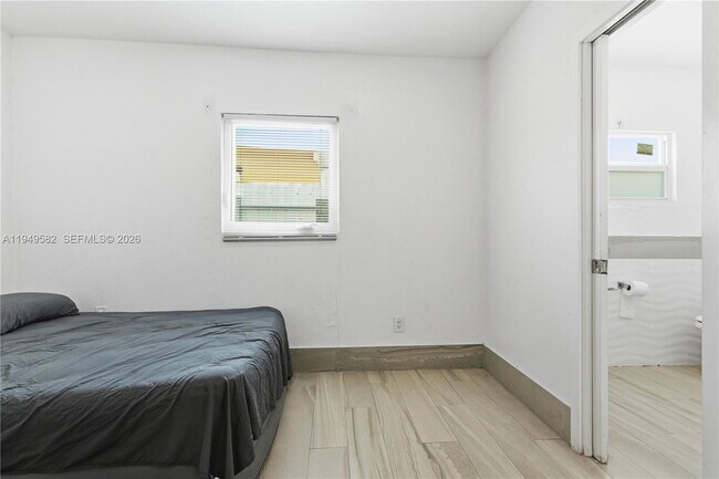 Building Photo - 5737 SW 6th St