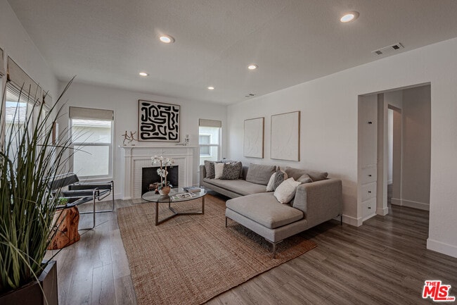 Building Photo - 3914 Somerset Dr
