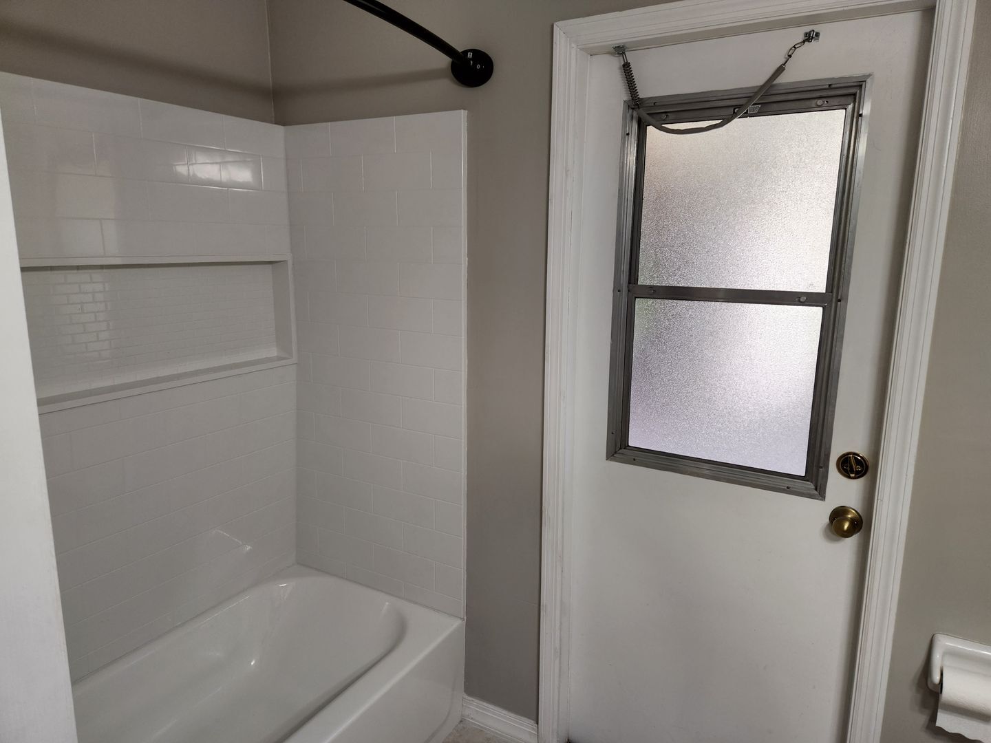 Building Photo - BEAUTIFUL 3 BR / 2 BA HOME AVAILABLE IN MIRROR LAKES