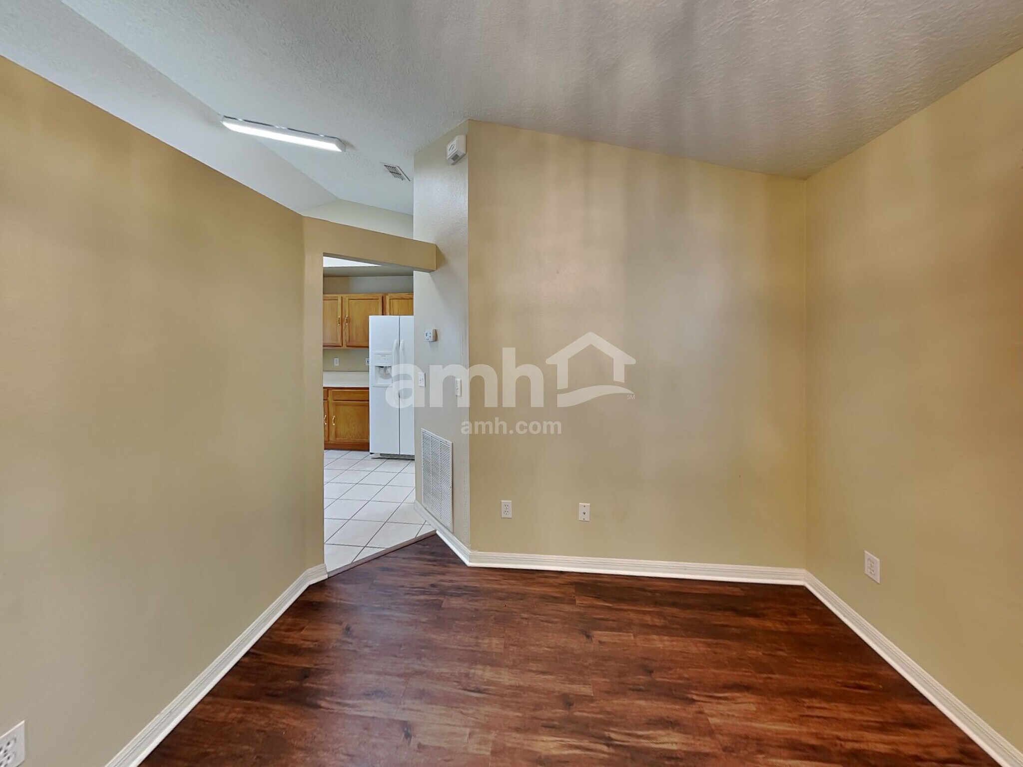 Building Photo - 722 Meadow Park Dr