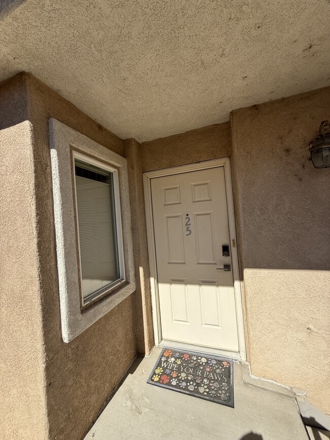 Building Photo - 6800 Vista Del Norte Dr NE