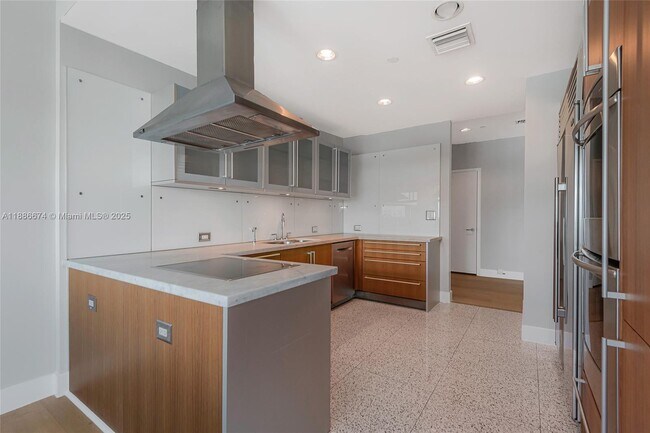 Building Photo - 6103 Aqua Ave