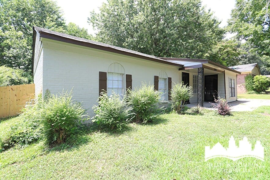 Building Photo - 3095 Normandy Dr